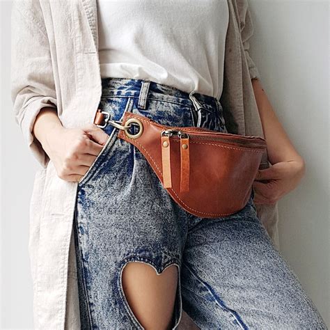 best cross body fanny pack.